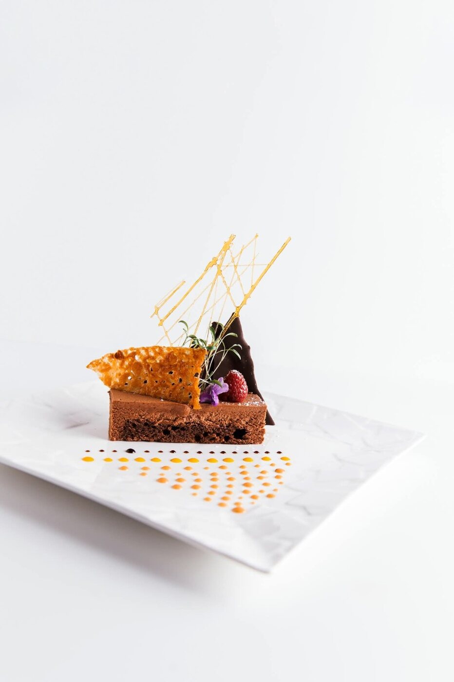 Dessert au chocolat dressé à l’assiette